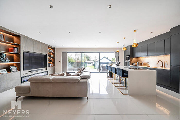 4 Bedroom Bungalow For Sale In Manor Avenue, Poole, BH12