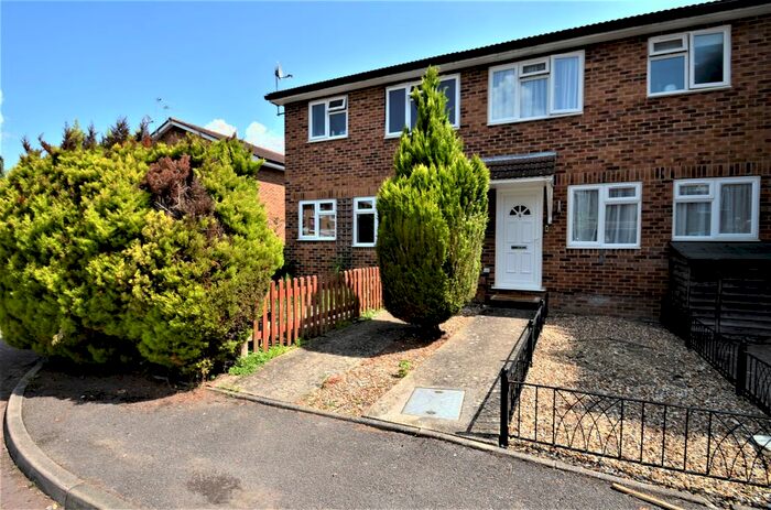1 Bedroom End Of Terrace House To Rent In Alton Court, Staines-Upon-Thames, TW18