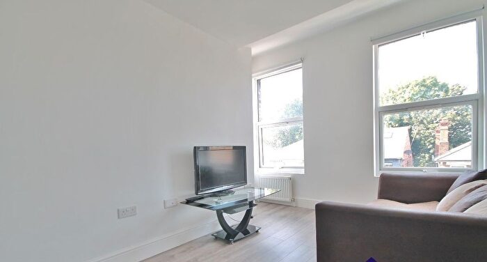 3 Bedroom Flat To Rent In Turnpike Lane, London, N8