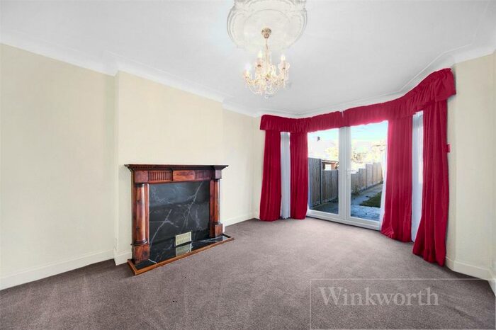 3 Bedroom Semi-Detached House To Rent In Dryburgh Gardens, Kingsbury London, NW9