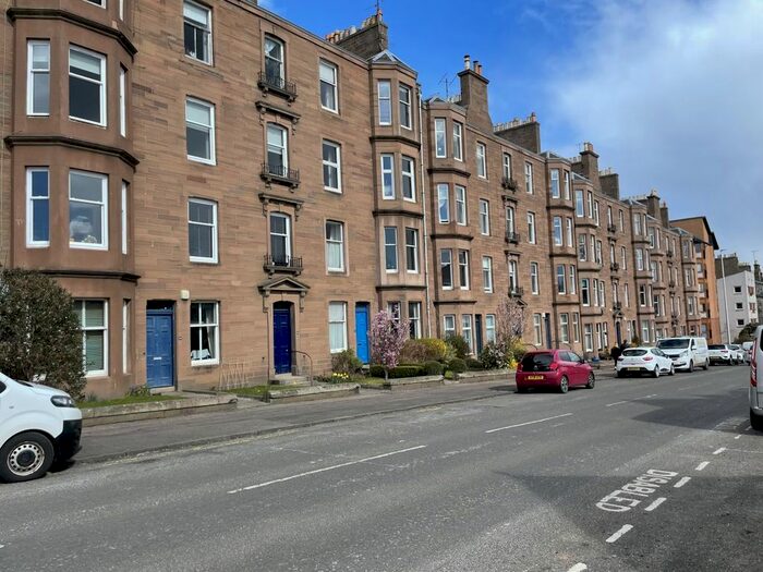 3 Bedroom Flat To Rent In Blackness Road, Dundee, DD2