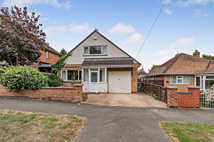 2 Bedroom Detached House For Sale In North Park Drive, Kettering, NN16
