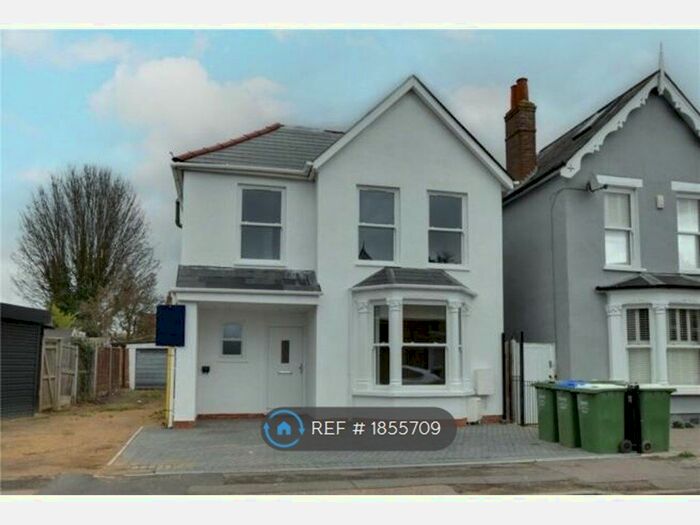 4 Bedroom Detached House To Rent In Freta Road, Bexleyheath, DA6