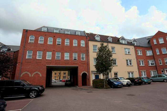 2 Bedroom Flat To Rent In Peoples Place, Warwick Road, Banbury, Oxon OX16