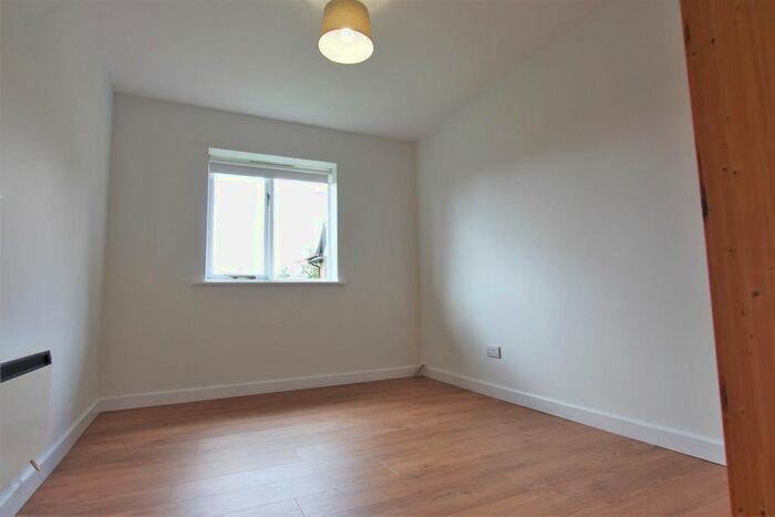 1 Bedroom Flat For Sale In Dalrymple Close, Southgate, N14