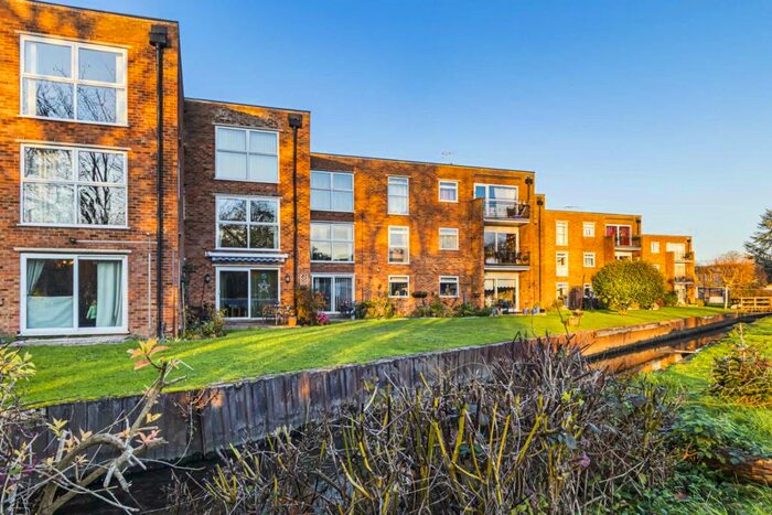 2 Bedroom Apartment To Rent In River Park, Hemel Hempstead, HP1