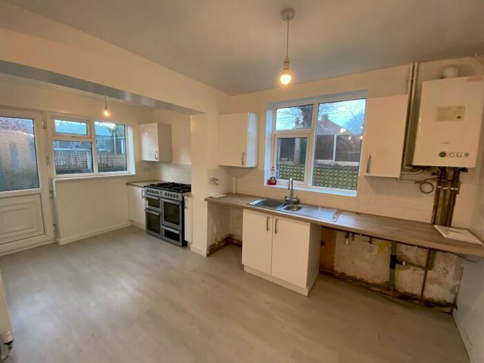 3 Bedroom Semi-Detached House To Rent In Florence Avenue, Doncaster, South Yorkshire, DN4