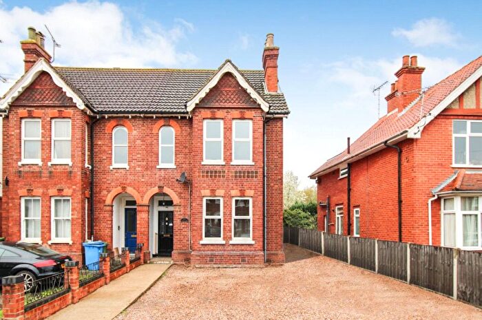 5 Bedroom Semi-Detached House For Sale In Park Road, Farnborough, Hampshire, GU14