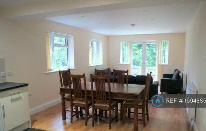 6 Bedroom Semi-Detached House To Rent In Burlington Road, Southampton, SO15