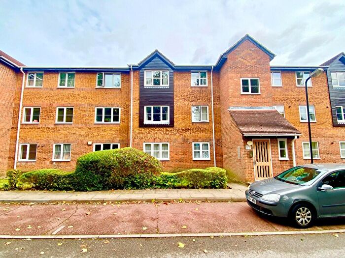 1 Bedroom Apartment To Rent In Stevenson Close, New Barnet, EN5