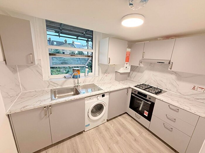 2 Bedroom Flat To Rent In Lea Bridge Road, London, E5