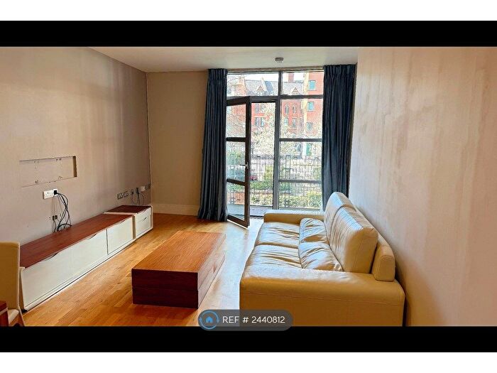 2 Bedroom Flat To Rent In The Lock Building, Manchester, M1