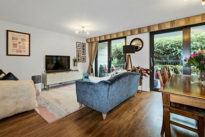 3 Bedroom Flat To Rent In Bramwell Way, London, E16