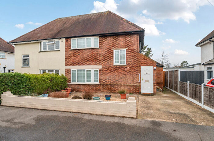 3 Bedroom Semi Detached House For Sale In Plackett Way, Slough, Berkshire, SL1