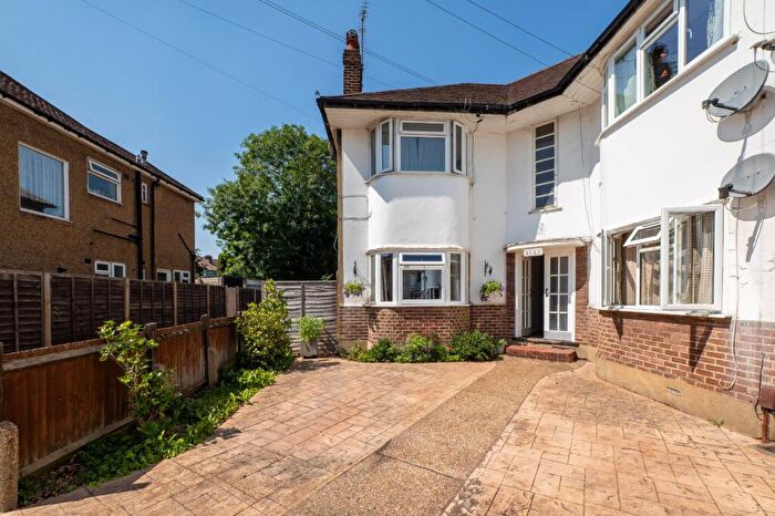 2 Bedroom Apartment For Sale In Lavender Close, Carshalton, SM5