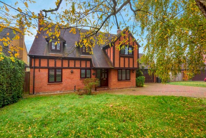 4 Bedroom Detached House To Rent In South View, Great Dunmow, CM6