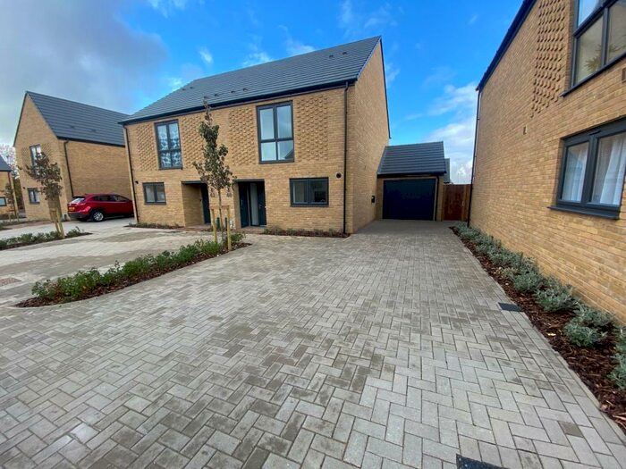 3 Bedroom House To Rent In Rusling Way, SG1