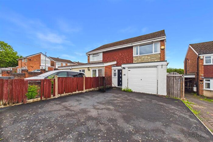 3 Bedroom Semi-Detached House For Sale In Camberley Road, Kingswinford, DY6