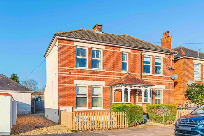 2 Bedroom Apartment For Sale In Ensbury Avenue, Bournemouth, Dorset, BH10