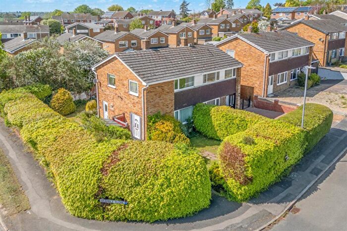 3 Bedroom Semi-Detached House For Sale In Bramble Close, Kettering, North Northamptonshire, NN16