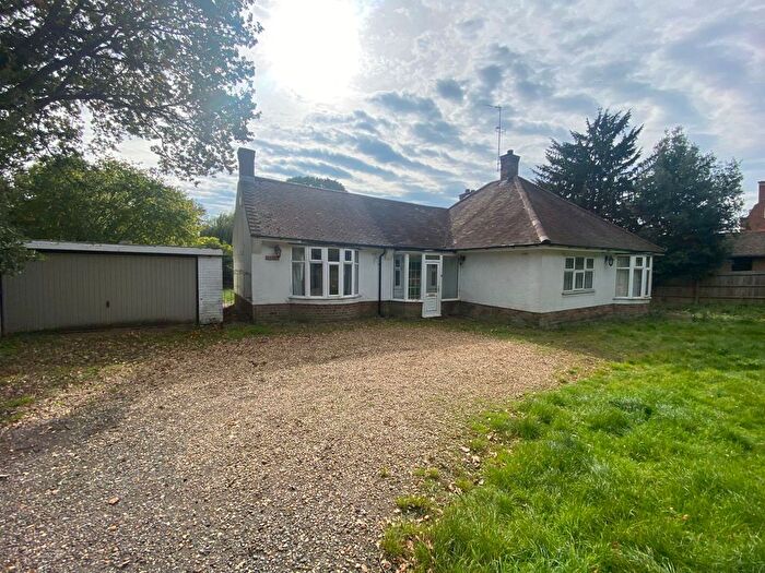 2 Bedroom Bungalow To Rent In Wellingborough Road, Northampton, NN3