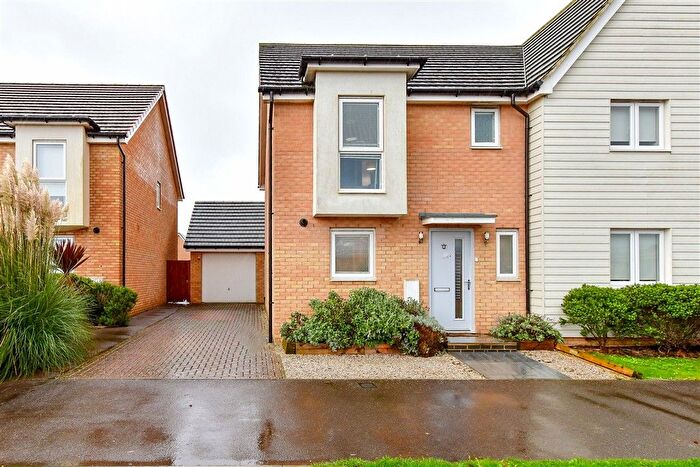 3 Bedroom Semi-Detached House For Sale In Richardson Way, Littlehampton, West Sussex, BN17