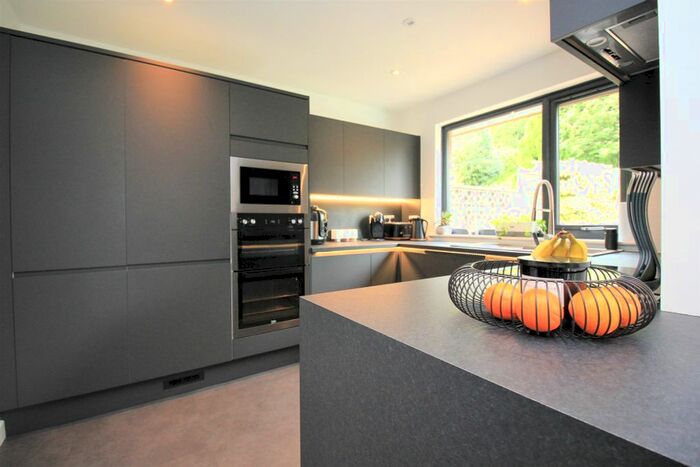 2 Bedroom Detached Bungalow For Sale In Dell Road, Southampton, SO18