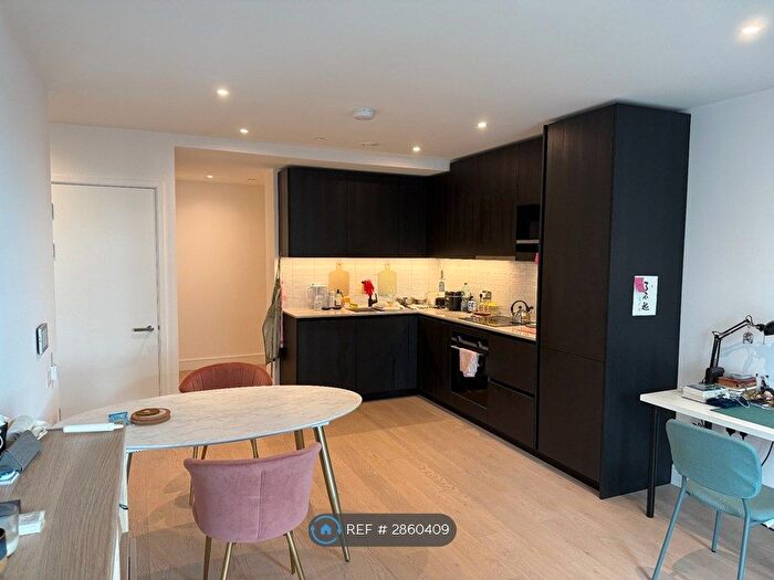 1 Bedroom Flat To Rent In Hawksbury Heights, London, SE17