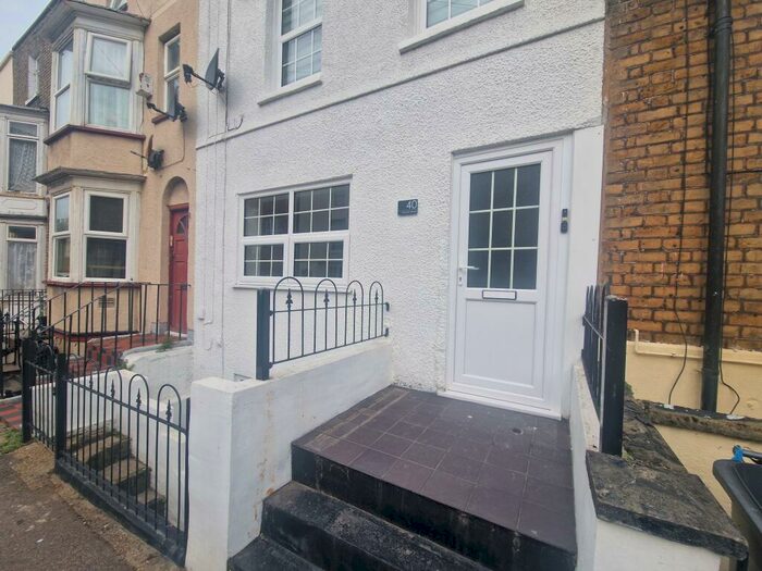 2 Bedroom Flat To Rent In Hardres Street, Ramsgate, CT11