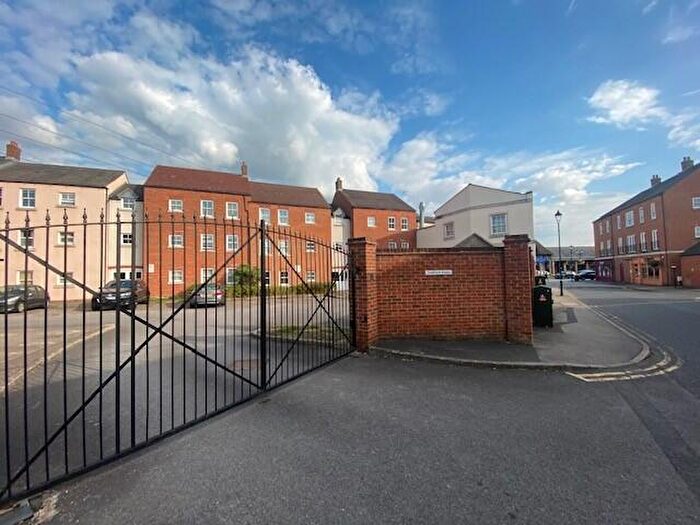 2 Bedroom Apartment To Rent In Pine Street, Fairford Leys, HP19