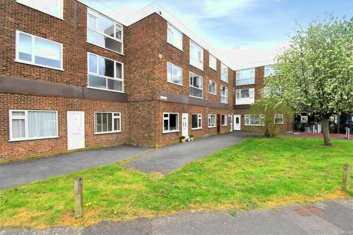 2 Bedroom Apartment To Rent In Furrow Way, Maidenhead, Berkshire, SL6
