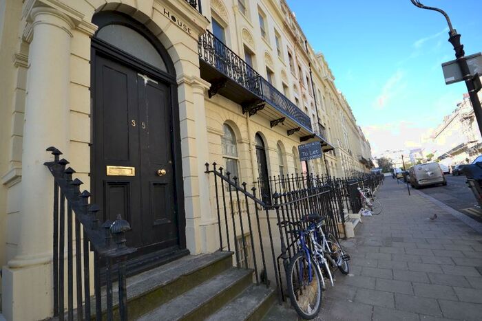 Studio To Rent In Oriental Place, BN1