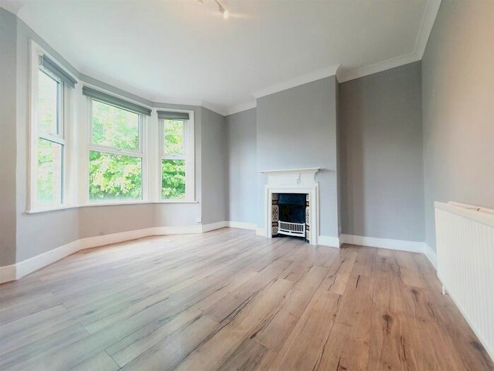 2 Bedroom Flat To Rent In Queen Mary Road, London, SE19