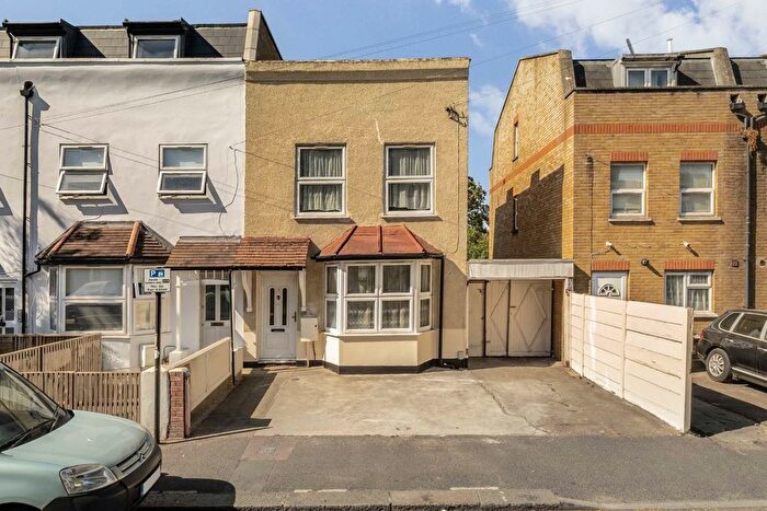 5 Bedroom Property To Rent In Vicarage Road, Leyton, E10