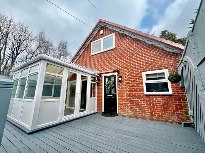 2 Bedroom Property To Rent In Blue Hill Lane, Farnley, Leeds, LS12