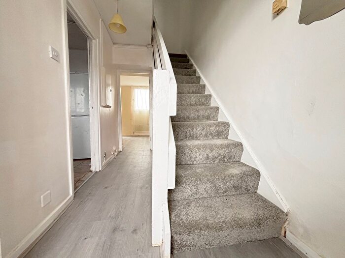 3 Bedroom Maisonette To Rent In Prusom Street, London, Wapping, E1W