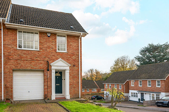 3 Bedroom House To Rent In Thistlemead, Chislehurst, BR7