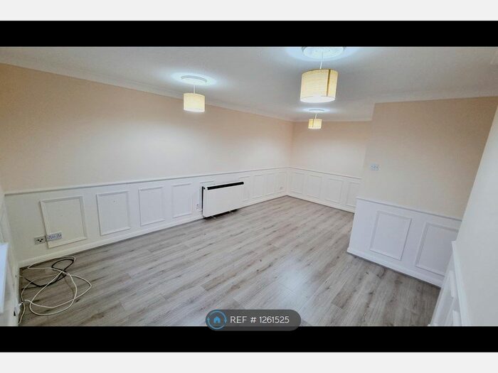 2 Bedroom Flat To Rent In Springfield Court, Ilford IG1