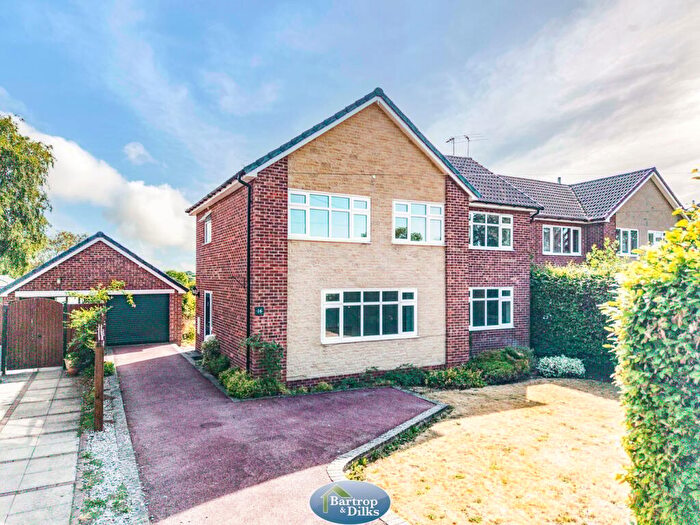 4 Bedroom Detached House For Sale In High Road, Carlton-in-Lindrick, Worksop, S81