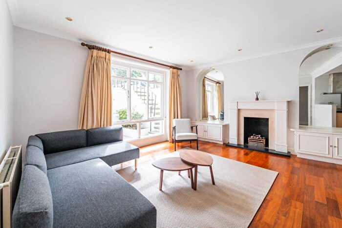 2 Bedroom Flat To Rent In Eardley Crescent, Earls Court, London, SW5