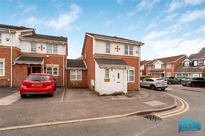 3 Bedroom Detached House For Sale In Longfield Avenue, Mill Hill, London, NW7