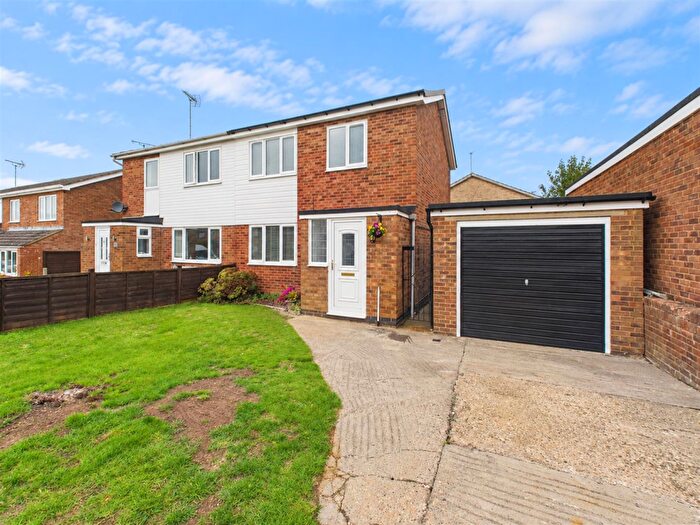 3 Bedroom Semi-Detached House To Rent In , St. Johns Road, Ise Lodge, Kettering, NN15