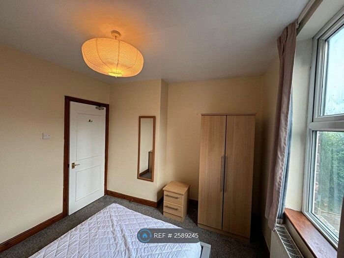 2 Bedroom Flat To Rent In Didsbury, Manchester, M20