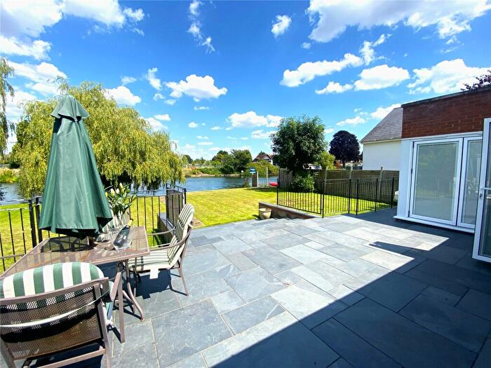 5 Bedroom Detached House To Rent In Laleham Reach, Chertsey, Surrey, KT16