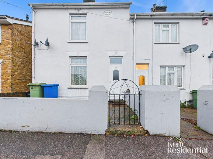 1 Bedroom Flat To Rent In Murston Road, Sittingbourne, ME10