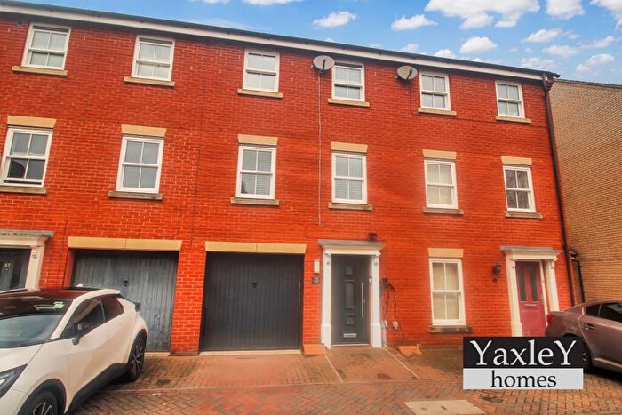 3 Bedroom Town House For Sale In Halcyon Close, Witham, CM8