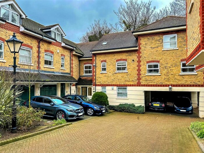 2 Bedroom Apartment To Rent In Parkgate Mews, London, N6