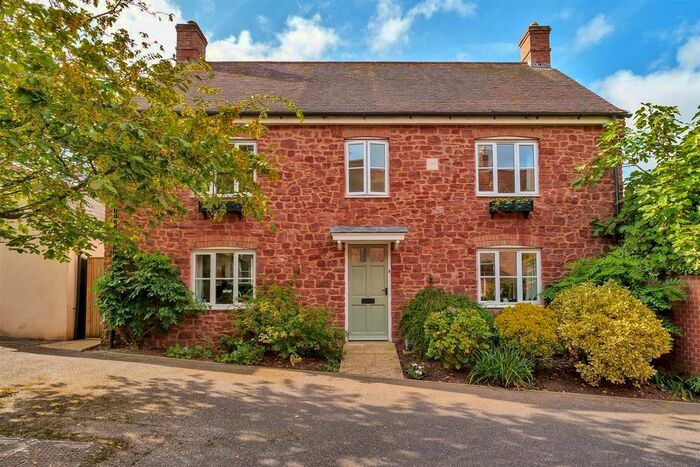 3 Bedroom Detached House For Sale In Hillyfields, Taunton, TA1