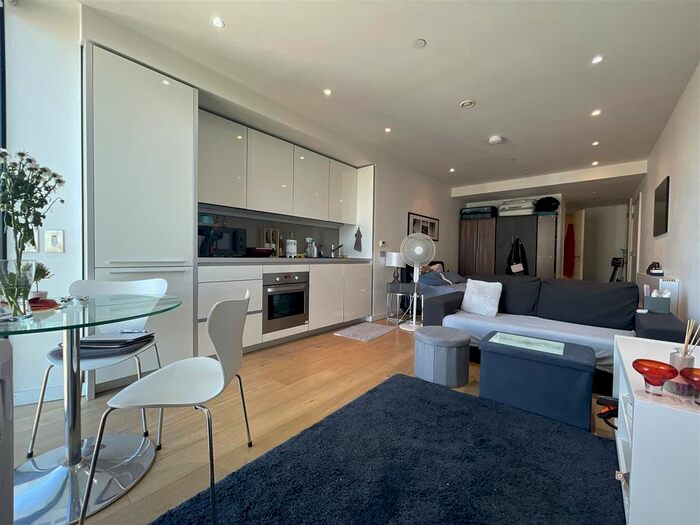 Studio To Rent In Walworth Road, London, SE1