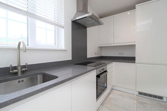 Studio To Rent In Bank Court, Hemel Hempstead, Hertfordshire, HP1